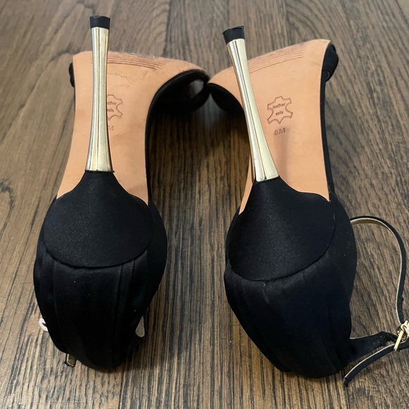 EUC Guess Heels - Picture 6 of 8